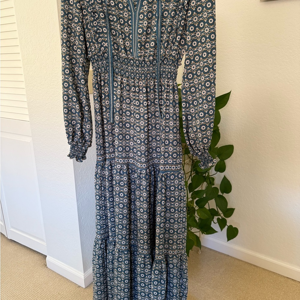 Max Studio Long Sleeve Floral Dress in Blue and White